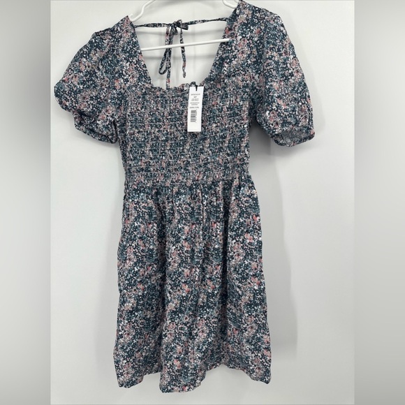 Michael Stars Jude Smocked Dress Size M Petite NWT - Picture 3 of 5